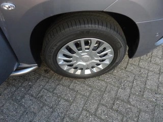 Thumbnail Mobil 4