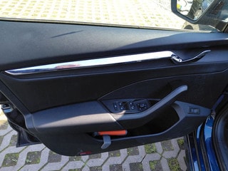 Thumbnail Mobil 8