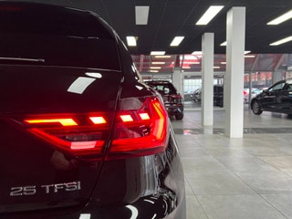 Thumbnail Mobil 9