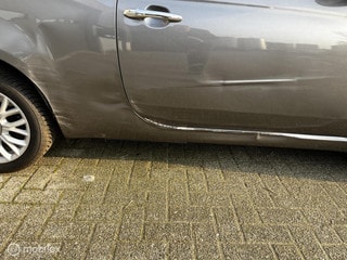 Thumbnail Mobil 6
