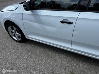 Thumbnail Mobil 6